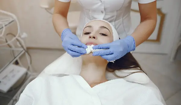 How to Get Clear & Glowing Skin with the Right Skin Brightening Treatments